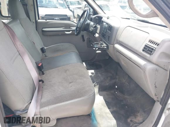 ✅ 2001 Ford F-250 XL • VIN: 3FTNX20L71MA26777 • Lot: 42712362. Listed on IAAI with 318,429 mi. Free auction sales archive from the USA and detailed vehicle history report at DreamBid. Image 5.