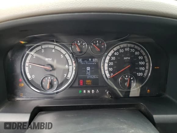 ✅ 2010 Dodge 1500 TRX • VIN: 1D7RV1GT3AS116139 • Lot: 55510485. Wystawiony na Copart z przebiegiem 177 525 mil. Bezpłatny archiwum sprzedaży aukcyjnych z USA i szczegółowy raport historii pojazdu na DreamBid. Zdjęcie 9.