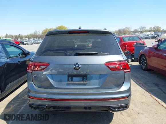 ✅ 2024 Volkswagen Tiguan SE R-Line Black • VIN: 3VVCB7AX2RM010794 • Lot: 41894596. Wystawiony na IAAI z przebiegiem 25 136 mil. Bezpłatny archiwum sprzedaży aukcyjnych z USA i szczegółowy raport historii pojazdu na DreamBid. Zdjęcie 16.