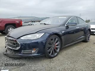 ✅ 2015 Tesla Model S 85D • VIN: 5YJSA1H2XFFP73392 • Лот: 92935565. Опубликован ранее на Copart с пробегом 44 096 миль. Бесплатный доступ к архиву аукционных продаж из США и подробный отчёт об истории автомобиля на DreamBid. Изображение 1.