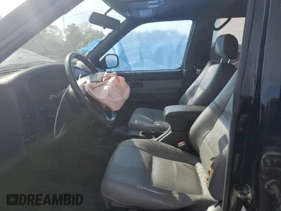 ✅ 1996 Nissan Pathfinder XE • VIN: JN8AR05Y5TW044316 • Lot: 80119835. Listed on Copart with 121,395 mi. Free auction sales archive from the USA and detailed vehicle history report at DreamBid. Image 7.