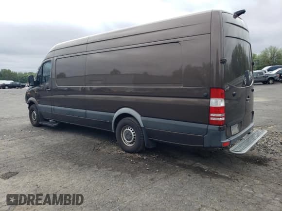 ✅ 2015 Freightliner Sprinter • VIN: WDYPE8CC6FP165009 • Лот: 71892314. Опубликован ранее на Copart с пробегом 143 683 миль. Бесплатный доступ к архиву аукционных продаж из США и подробный отчёт об истории автомобиля на DreamBid. Изображение 2.