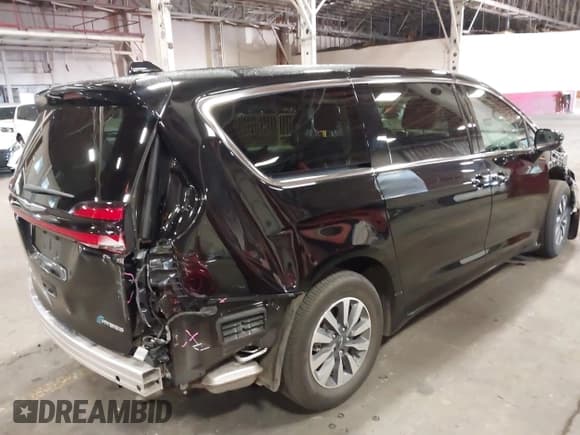 ✅ 2024 Chrysler Pacifica Hybrid Select • VIN: 2C4RC1S75RR188421 • Lot: 43270745. Listed on IAAI with 23,522 mi. Free auction sales archive from the USA and detailed vehicle history report at DreamBid. Image 18.