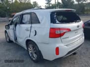 ✅ 2014 Kia Sorento SX Limited • VIN: 5XYKWDA71EG526987 • Lot: 43310281. Wystawiony na IAAI z przebiegiem 120 999 mil. Bezpłatny archiwum sprzedaży aukcyjnych z USA i szczegółowy raport historii pojazdu na DreamBid. Zdjęcie 3.