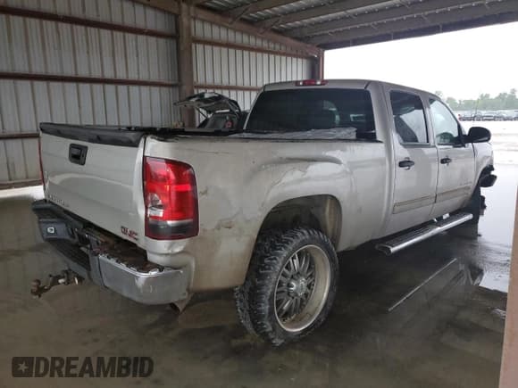 ✅ 2008 GMC Sierra 2500HD Work Truck • VIN: 1GTHC23KX8F125602 • Lot: 54636834. Wystawiony na Copart z przebiegiem Nie podano. Bezpłatny archiwum sprzedaży aukcyjnych z USA i szczegółowy raport historii pojazdu na DreamBid. Zdjęcie 3.