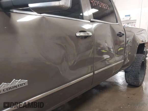 ✅ 2018 Chevrolet Silverado 2500HD High Country • VIN: 1GC1KXEY7JF102223 • Лот: 42759853. Опубликован ранее на IAAI с пробегом 89 061 миль. Бесплатный доступ к архиву аукционных продаж из США и подробный отчёт об истории автомобиля на DreamBid. Изображение 17.