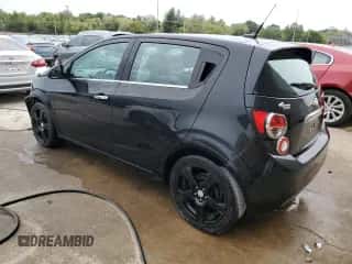2013 Chevrolet Sonic LTZ z VIN 1G1JF6SB5D4152982, wystawiony jako Copart lot #70643904 z przebiegiem 144 912 mil mil oraz Szkoda całkowita • Salvage title. Historia ofert i sprzedaży dostępna na DreamBid. Obrazek 2.