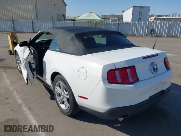 ✅ 2012 Ford Mustang V6 • VIN: 1ZVBP8EM4C5237285 • Lot: 42601890. Wystawiony na IAAI z przebiegiem 161 176 mil. Bezpłatny archiwum sprzedaży aukcyjnych z USA i szczegółowy raport historii pojazdu na DreamBid. Zdjęcie 3.
