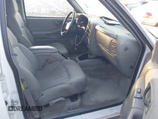 ✅ 2004 Chevrolet Blazer LS • VIN: 1GNDT13X34K161001 • Lot: 41432856. Wystawiony na IAAI z przebiegiem Nie podano. Bezpłatny archiwum sprzedaży aukcyjnych z USA i szczegółowy raport historii pojazdu na DreamBid. Zdjęcie 5.