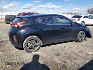 2019 Hyundai Veloster Premium z VIN KMHTG6AF9KU011844, wystawiony jako Copart lot #47063295 z przebiegiem 65 045 mil mil oraz Szkoda całkowita • Salvage title. Historia ofert i sprzedaży dostępna na DreamBid. Obrazek 3.