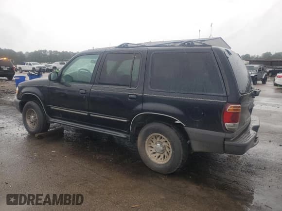 ✅ 2000 Ford Explorer XLS • VIN: 1FMZU62XXYZB33375 • Lot: 69896614. Wystawiony na Copart z przebiegiem 281 805 mil. Bezpłatny archiwum sprzedaży aukcyjnych z USA i szczegółowy raport historii pojazdu na DreamBid. Zdjęcie 2.