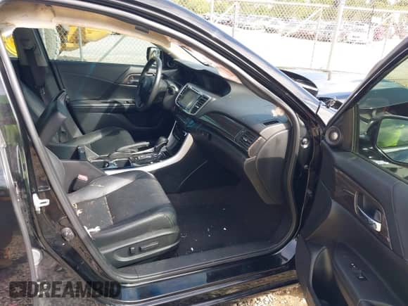 2017 Honda Accord EX-L z VIN JHMCR6F58HC002631, wystawiony jako IAAI lot #43289224 z przebiegiem 96 170 mil mil oraz . Historia ofert i sprzedaży dostępna na DreamBid. Obrazek 5.