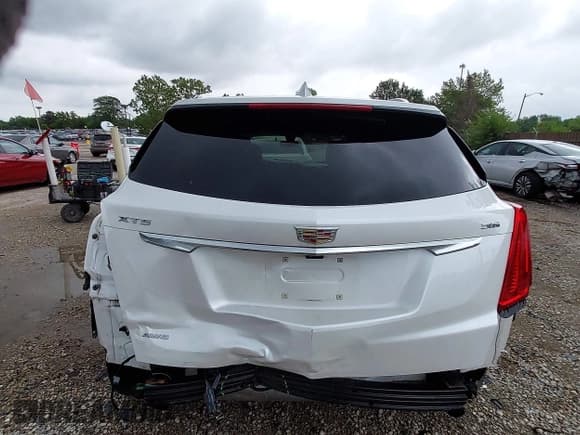 ✅ 2017 Cadillac XT5 Platinum AWD • VIN: 1GYKNFRSXHZ109634 • Lot: 43028551. Listed on IAAI with 92,434 mi. Free auction sales archive from the USA and detailed vehicle history report at DreamBid. Image 17.