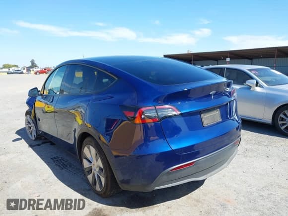 ✅ 2023 Tesla Model Y Long Range • VIN: 7SAYGDEE3PF816547 • Lot: 42383050. Listed on IAAI with 20,917 mi. Free auction sales archive from the USA and detailed vehicle history report at DreamBid. Image 3.