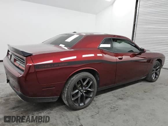 2021 Dodge Challenger SXT z VIN 2C3CDZAG8MH533348, wystawiony jako Copart lot #85729935 z przebiegiem 50 922 mil mil oraz Czysty tytuł • Clean title. Historia ofert i sprzedaży dostępna na DreamBid. Obrazek 3.