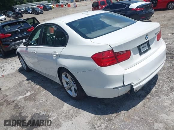 ✅ 2015 BMW 3 Series 320i • VIN: WBA3B1C50FK140340 • Лот: 42651851. Опубликован ранее на IAAI с пробегом 147 865 миль. Бесплатный доступ к архиву аукционных продаж из США и подробный отчёт об истории автомобиля на DreamBid. Изображение 3.