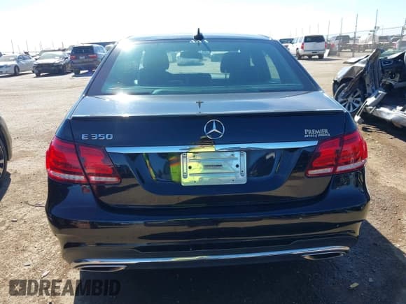 ✅ 2015 Mercedes-Benz E 350 Sport • VIN: WDDHF5KB7FB126050 • Lot: 43648317. Listed on IAAI with 111,546 mi. Free auction sales archive from the USA and detailed vehicle history report at DreamBid. Image 16.