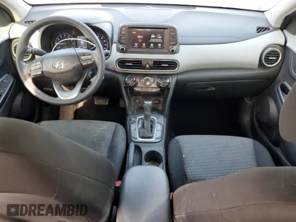 2020 Hyundai Kona SE с VIN KM8K12AA4LU401634, выставлен на аукционе Copart как лот 50210943 с пробегом 20 549 миль миль и . История ставок и продаж доступна на DreamBid. Изображение 8.