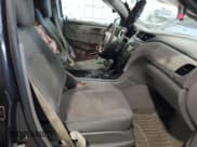 ✅ 2017 Chevrolet Traverse LT • VIN: 1GNKRGKD4HJ184797 • Lot: 69013234. Wystawiony na Copart z przebiegiem 117 937 mil. Bezpłatny archiwum sprzedaży aukcyjnych z USA i szczegółowy raport historii pojazdu na DreamBid. Zdjęcie 7.