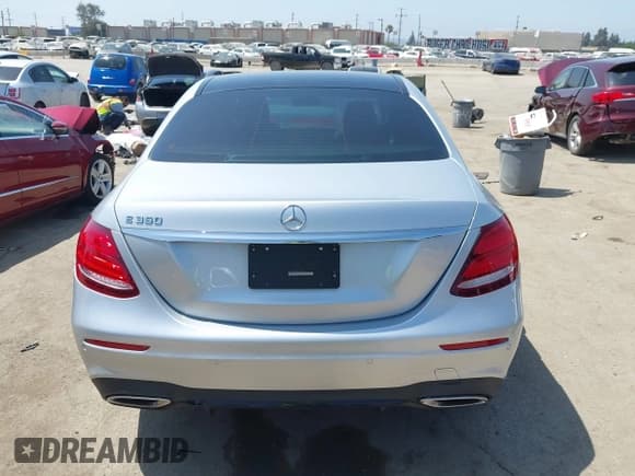 ✅ 2020 Mercedes-Benz E 350 • VIN: W1KZF8DB9LA825751 • Лот: 42536447. Опубликован ранее на IAAI с пробегом 76 422 миль. Бесплатный доступ к архиву аукционных продаж из США и подробный отчёт об истории автомобиля на DreamBid. Изображение 17.