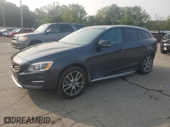 ✅ 2015 Volvo V60 T5 Platinum • VIN: YV4612HM0F1001773 • Lot: 71915875. Listed on Copart with 162,306 mi. Free auction sales archive from the USA and detailed vehicle history report at DreamBid. Image 1.