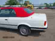 1991 BMW 3 Series z VIN WBABB2315MEC25347, wystawiony jako IAAI lot #42422155 z przebiegiem 163 909 mil mil oraz . Historia ofert i sprzedaży dostępna na DreamBid. Obrazek 6.