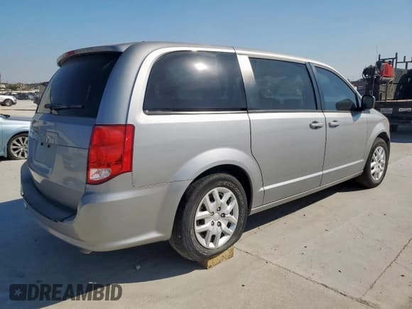 ✅ 2018 Dodge Grand Caravan SE • VIN: 2C4RDGBG6JR308439 • Lot: 80713085. Wystawiony na Copart z przebiegiem 81 793 mil. Bezpłatny archiwum sprzedaży aukcyjnych z USA i szczegółowy raport historii pojazdu na DreamBid. Zdjęcie 3.