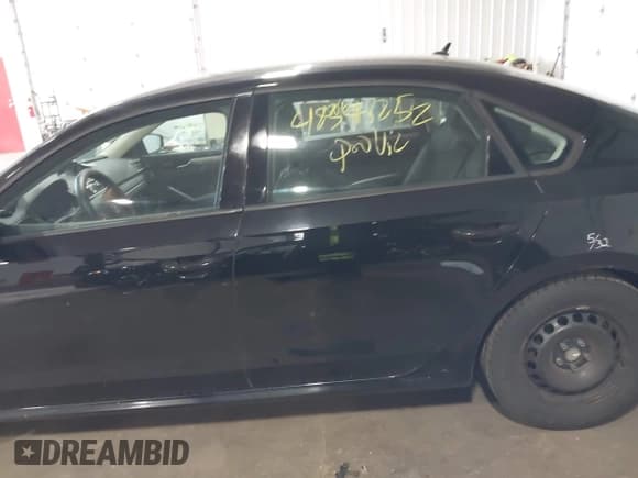 ✅ 2015 Volkswagen Passat S • VIN: 1VWAS7A30FC020995 • Lot: 42348252. Listed on IAAI with 177,806 mi. Free auction sales archive from the USA and detailed vehicle history report at DreamBid. Image 14.