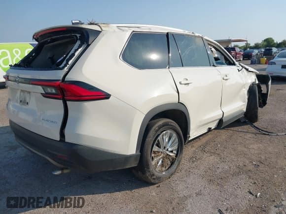 ✅ 2024 Toyota Highlander XLE • VIN: 5TDAAAB57RS011703 • Lot: 43160892. Listed on IAAI with Not provided. Free auction sales archive from the USA and detailed vehicle history report at DreamBid. Image 4.