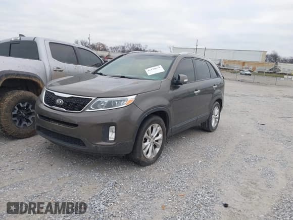 ✅ 2014 Kia Sorento EX • VIN: 5XYKU4A78EG532467 • Лот: 41128649. Опубликован ранее на IAAI с пробегом Не указан. Бесплатный доступ к архиву аукционных продаж из США и подробный отчёт об истории автомобиля на DreamBid. Изображение 2.