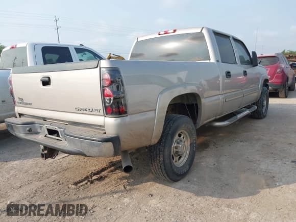 ✅ 2004 Chevrolet Silverado 2500HD LS • VIN: 1GCHC23284F216989 • Lot: 42315974. Listed on IAAI with 249,245 mi. Free auction sales archive from the USA and detailed vehicle history report at DreamBid. Image 4.