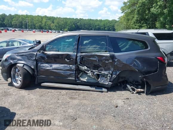 2014 Chevrolet Traverse LT z VIN 1GNKRGKD6EJ290499, wystawiony jako IAAI lot #42604884 z przebiegiem 169 701 mil mil oraz . Historia ofert i sprzedaży dostępna na DreamBid. Obrazek 14.