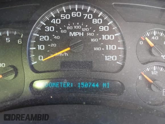 ✅ 2005 Chevrolet Suburban LS • VIN: 3GNFK16ZX5G161739 • Lot: 43761979. Listed on IAAI with 150,744 mi. Free auction sales archive from the USA and detailed vehicle history report at DreamBid. Image 7.