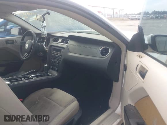 ✅ 2010 Ford Mustang GT • VIN: 1ZVBP8CH2A5126267 • Лот: 43183927. Опубликован ранее на IAAI с пробегом 197 601 миль. Бесплатный доступ к архиву аукционных продаж из США и подробный отчёт об истории автомобиля на DreamBid. Изображение 5.