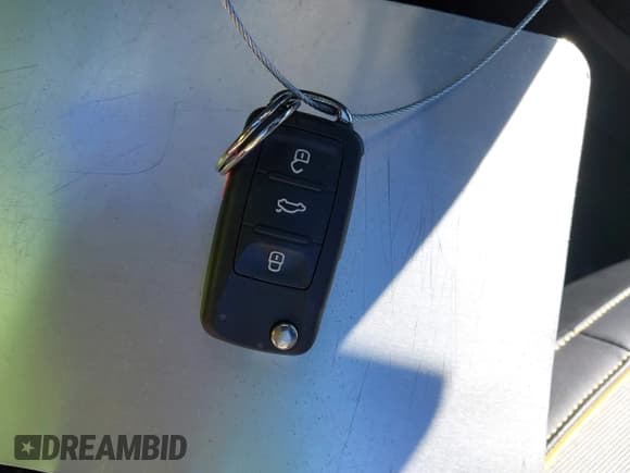 ✅ 2016 Volkswagen Beetle Dune • VIN: 3VWS17AT0GM621136 • Lot: 43407074. Wystawiony na IAAI z przebiegiem 42 222 mil. Bezpłatny archiwum sprzedaży aukcyjnych z USA i szczegółowy raport historii pojazdu na DreamBid. Zdjęcie 11.