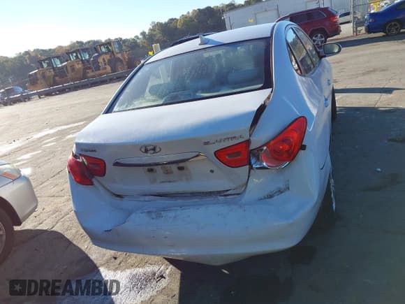 ✅ 2010 Hyundai Elantra SE • VIN: KMHDU4AD9AU977464 • Lot: 43478148. Listed on IAAI with 184,674 mi. Free auction sales archive from the USA and detailed vehicle history report at DreamBid. Image 16.