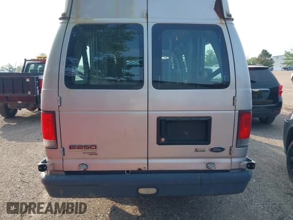 ✅ 2014 Ford Econoline Cargo Commercial • VIN: 1FTNS2EW2EDA21988 • Lot: 42369595. Listed on IAAI with 90,374 mi. Free auction sales archive from the USA and detailed vehicle history report at DreamBid. Image 16.