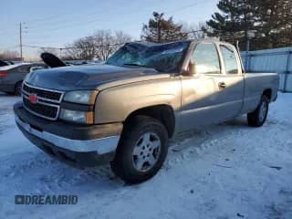 2006 Chevrolet Silverado 1500 Work Truck с VIN 1GCEK19T76E151657, выставлен на аукционе Copart как лот 88805525 с пробегом 278 553 миль миль и Списание • Salvage title. История ставок и продаж доступна на DreamBid. Изображение 1.