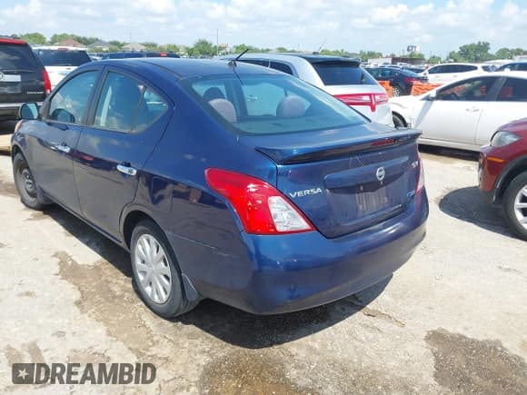 ✅ 2013 Nissan Versa S Plus • VIN: 3N1CN7AP5DL871233 • Lot: 42924072. Wystawiony na IAAI z przebiegiem 132 797 mil. Bezpłatny archiwum sprzedaży aukcyjnych z USA i szczegółowy raport historii pojazdu na DreamBid. Zdjęcie 3.