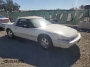 ✅ 1990 Buick Reatta • VIN: 1G4EC33C7LB906610 • Lot: 81840844. Wystawiony na Copart z przebiegiem Nie podano. Bezpłatny archiwum sprzedaży aukcyjnych z USA i szczegółowy raport historii pojazdu na DreamBid. Zdjęcie 4.