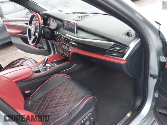 ✅ 2018 BMW X5 M • VIN: 5YMKT6C55J0Y83354 • Lot: 41561584. Wystawiony na IAAI z przebiegiem 75 842 mil. Bezpłatny archiwum sprzedaży aukcyjnych z USA i szczegółowy raport historii pojazdu na DreamBid. Zdjęcie 5.