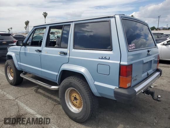 ✅ 1988 Jeep Cherokee • VIN: 1JCMT782XJT081448 • Lot: 51341915. Listed on Copart with 178,057 mi. Free auction sales archive from the USA and detailed vehicle history report at DreamBid. Image 2.