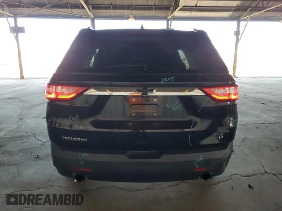 ✅ 2021 Chevrolet Traverse LT Cloth • VIN: 1GNERGKW8MJ195908 • Lot: 81688585. Wystawiony na Copart z przebiegiem 56 800 mil. Bezpłatny archiwum sprzedaży aukcyjnych z USA i szczegółowy raport historii pojazdu na DreamBid. Zdjęcie 6.