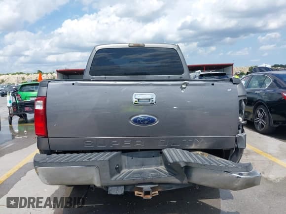 ✅ 2009 Ford F-250 XL • VIN: 1FTSW21519EB01299 • Lot: 42491327. Wystawiony na IAAI z przebiegiem 235 705 mil. Bezpłatny archiwum sprzedaży aukcyjnych z USA i szczegółowy raport historii pojazdu na DreamBid. Zdjęcie 16.