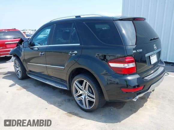 ✅ 2009 Mercedes-Benz M 550 • VIN: 4JGBB72E39A519423 • Lot: 42990646. Wystawiony na IAAI z przebiegiem Nie podano. Bezpłatny archiwum sprzedaży aukcyjnych z USA i szczegółowy raport historii pojazdu na DreamBid. Zdjęcie 3.