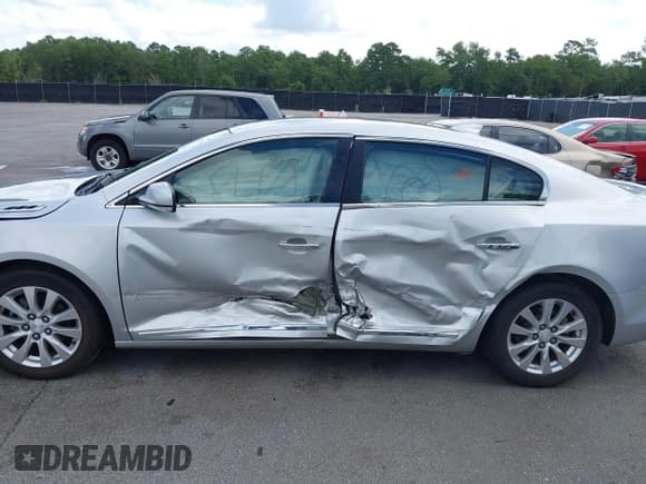 ✅ 2015 Buick LaCrosse Leather • VIN: 1G4GB5GR9FF201620 • Лот: 42729694. Опубликован ранее на IAAI с пробегом 140 130 миль. Бесплатный доступ к архиву аукционных продаж из США и подробный отчёт об истории автомобиля на DreamBid. Изображение 14.