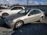 ✅ 2004 Mercedes-Benz C 240 • VIN: WDBRF81J14F463231 • Lot: 77785464. Wystawiony na Copart z przebiegiem 121 723 mil. Bezpłatny archiwum sprzedaży aukcyjnych z USA i szczegółowy raport historii pojazdu na DreamBid. Zdjęcie 1.