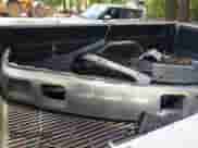 2004 Chevrolet Silverado 1500 LS z VIN 1GCEC14T24Z121685, wystawiony jako IAAI lot #42187789 z przebiegiem 121 667 mil mil oraz . Historia ofert i sprzedaży dostępna na DreamBid. Obrazek 12.