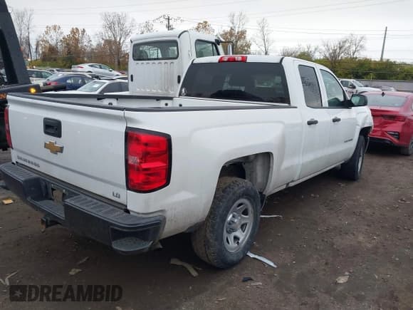 ✅ 2019 Chevrolet Silverado 1500 Work Truck • VIN: 2GCRCNEC8K1201795 • Lot: 43658639. Wystawiony na IAAI z przebiegiem 184 885 mil. Bezpłatny archiwum sprzedaży aukcyjnych z USA i szczegółowy raport historii pojazdu na DreamBid. Zdjęcie 4.