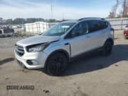 ✅ 2019 Ford Escape SE • VIN: 1FMCU9GD9KUB09692 • Лот: 93228795. Опубликован ранее на Copart с пробегом 135 355 миль. Бесплатный доступ к архиву аукционных продаж из США и подробный отчёт об истории автомобиля на DreamBid. Изображение 1.